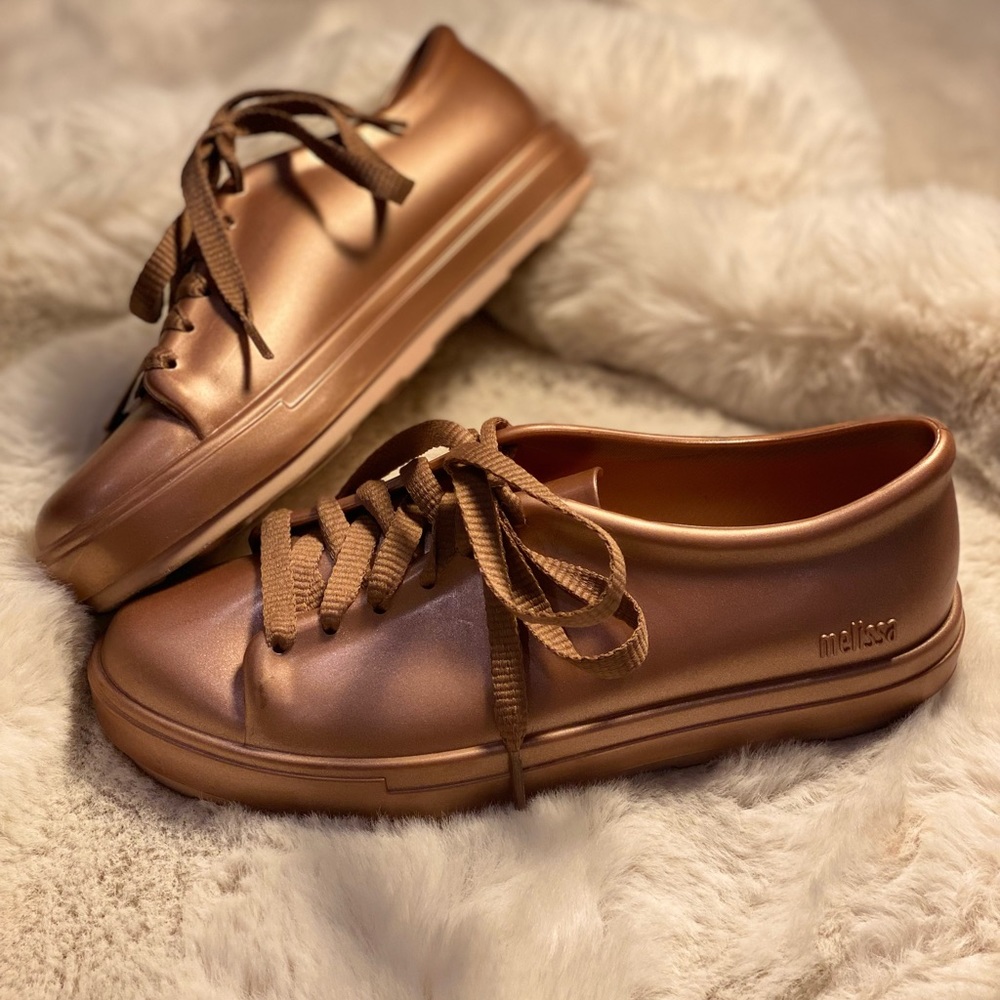 Mel by Melissa • “Be Shine” sneaker • size 4